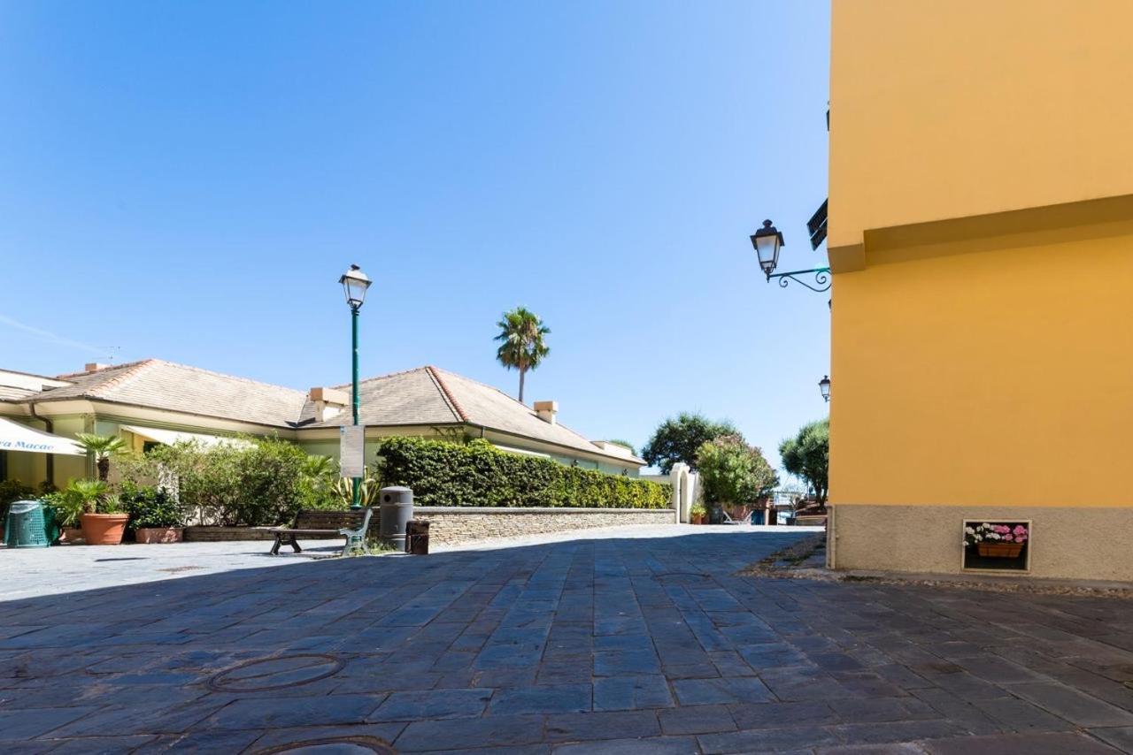 Casa Nel Borgo, 20 Metri Dal Mare Apartment Albisola Superiore Exterior photo